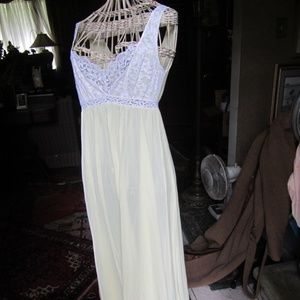 VINTAGE OLGA LONG YELLOW w/LACE NIGHTGOWN SZ 36